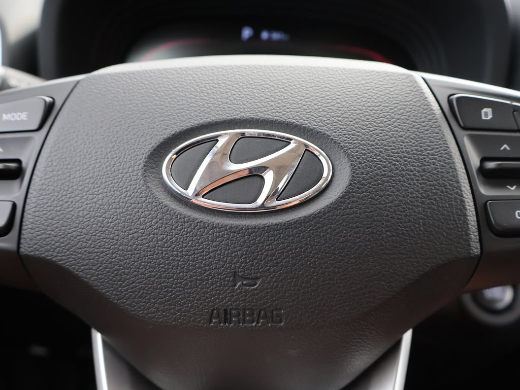 Used 2025 Hyundai Venue SEL FWD image 26
