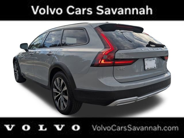 Used 2024 Volvo V90 B6 Cross Country Plus image 7