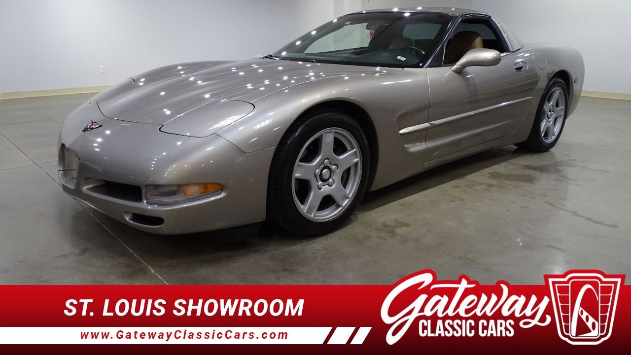 Used 1998 Chevrolet Corvette Coupe w/ Roof Pkg image 1