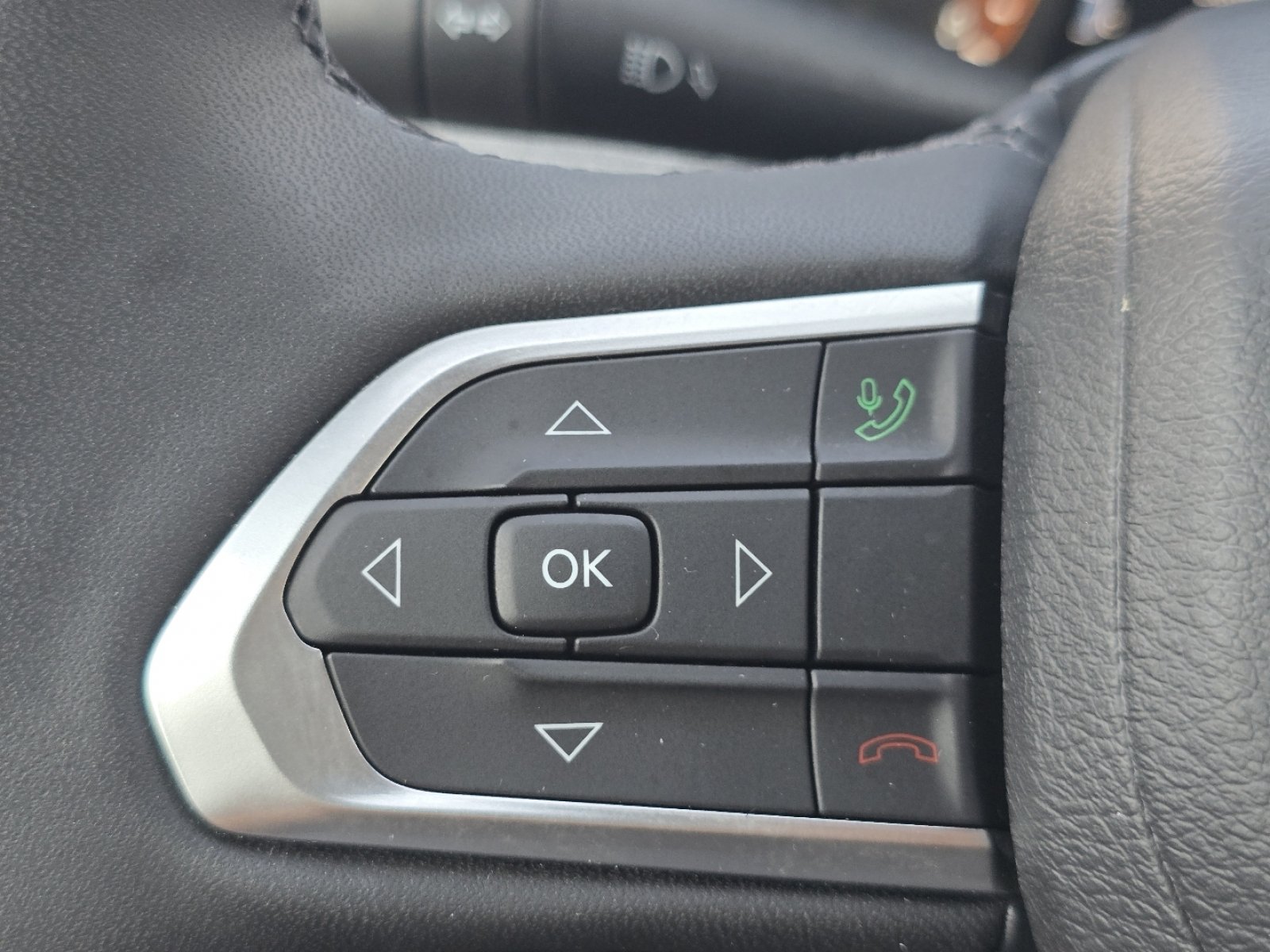 Used 2023 Jeep Compass Latitude w/ Convenience Group AWD/4WD image 35