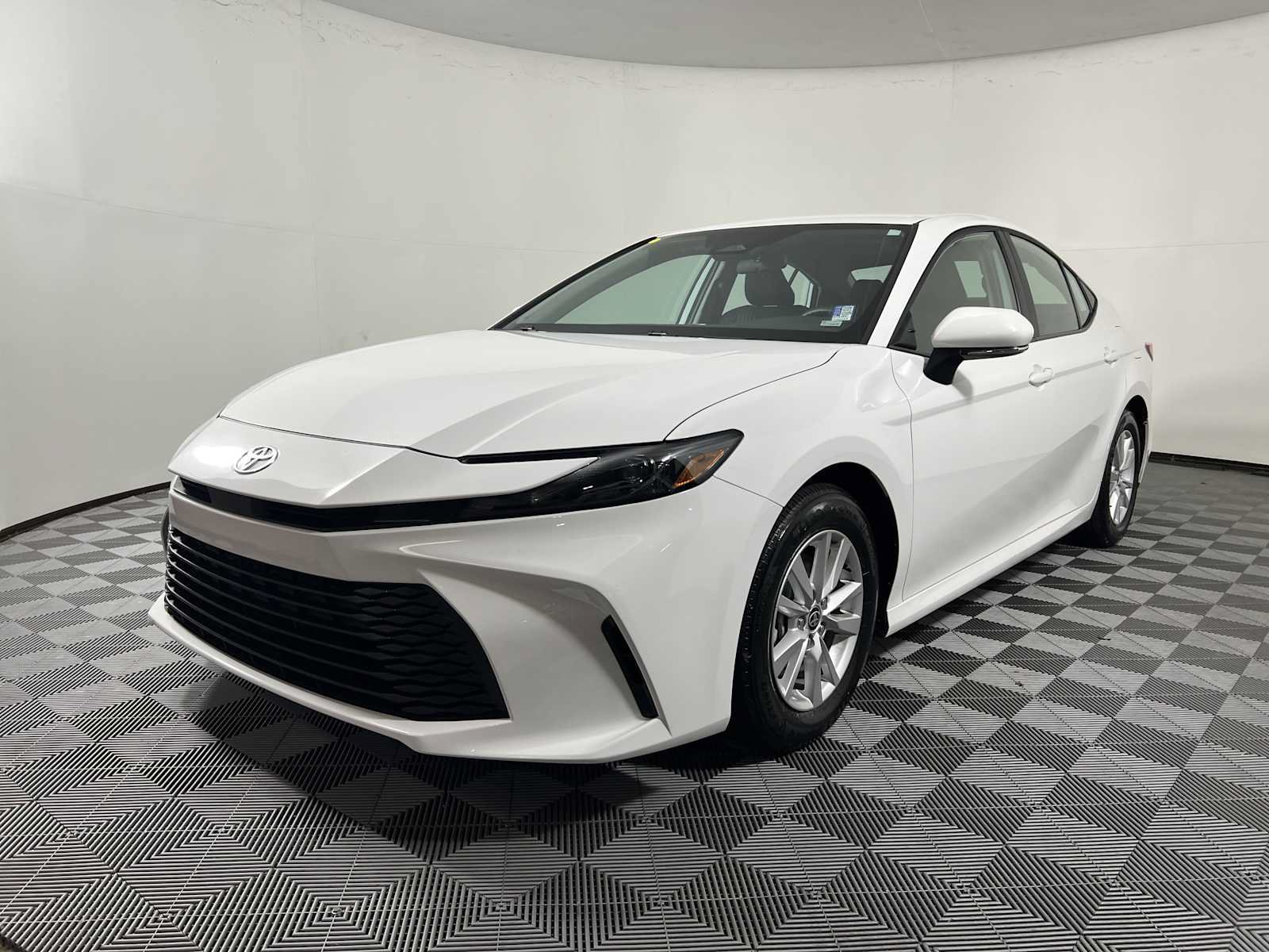 Used 2025 Toyota Camry LE FWD image 3