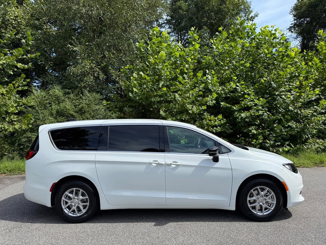 New 2026 Chrysler Voyager LX image 6