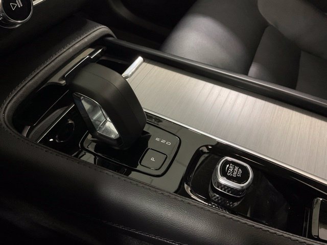 Certified 2025 Volvo XC90 B5 Core w/ Protection Package Premier AWD/4WD image 22