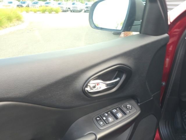 Used 2021 Jeep Cherokee Trailhawk w/ Comfort/Convenience Group image 8