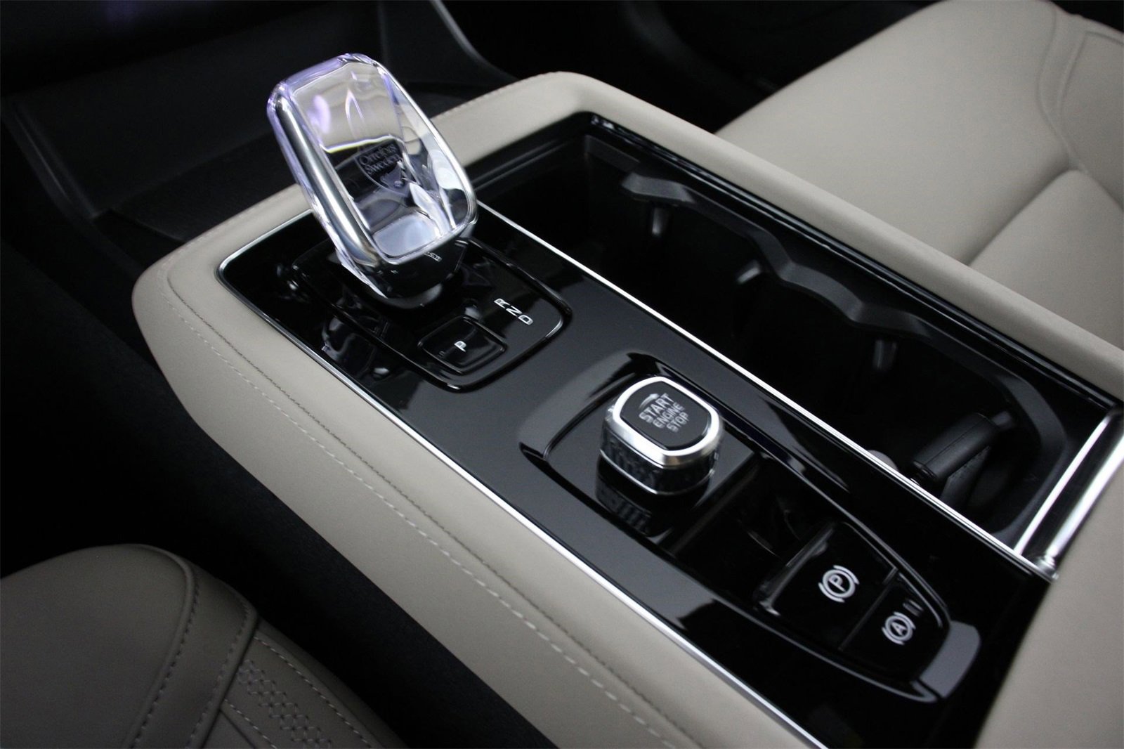 New 2026 Volvo XC90 B6 Plus w/ Protection Package image 7