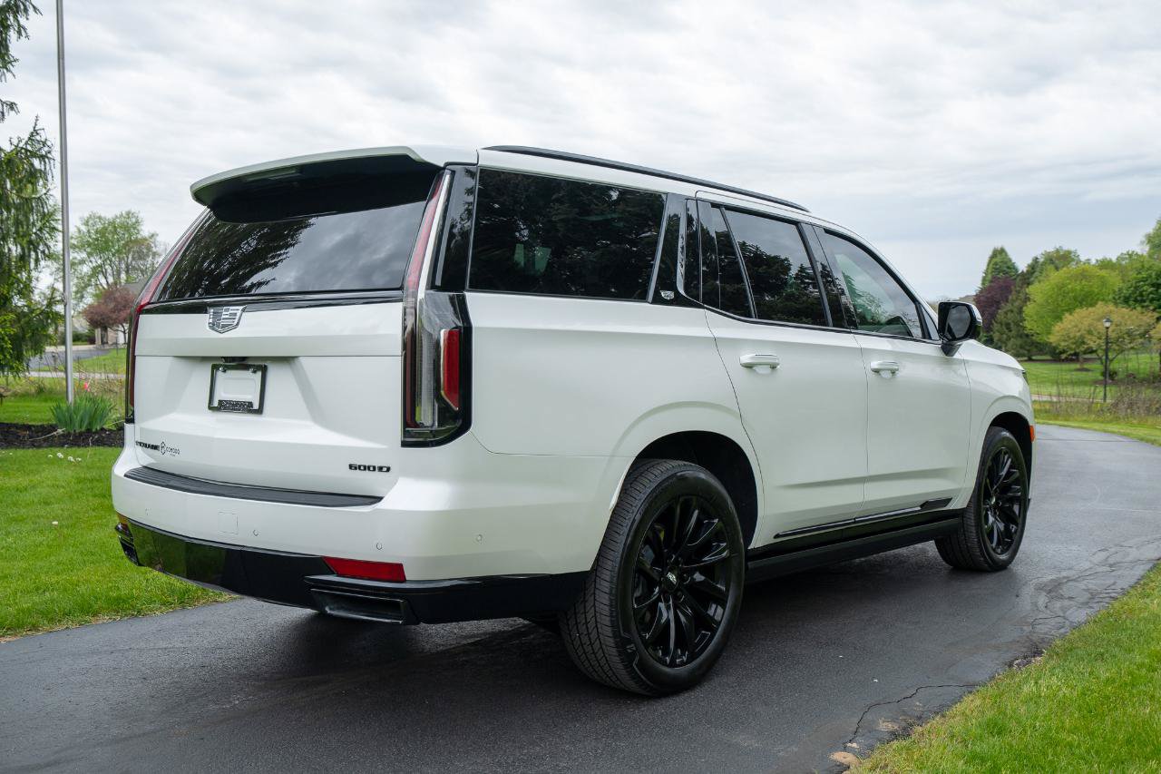 Used 2024 Cadillac Escalade Sport Platinum w/ LPO, ONYX Package AWD/4WD image 3