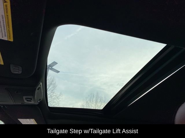 Used 2018 Ford F150 Platinum w/ Equipment Group 701A Luxury image 16