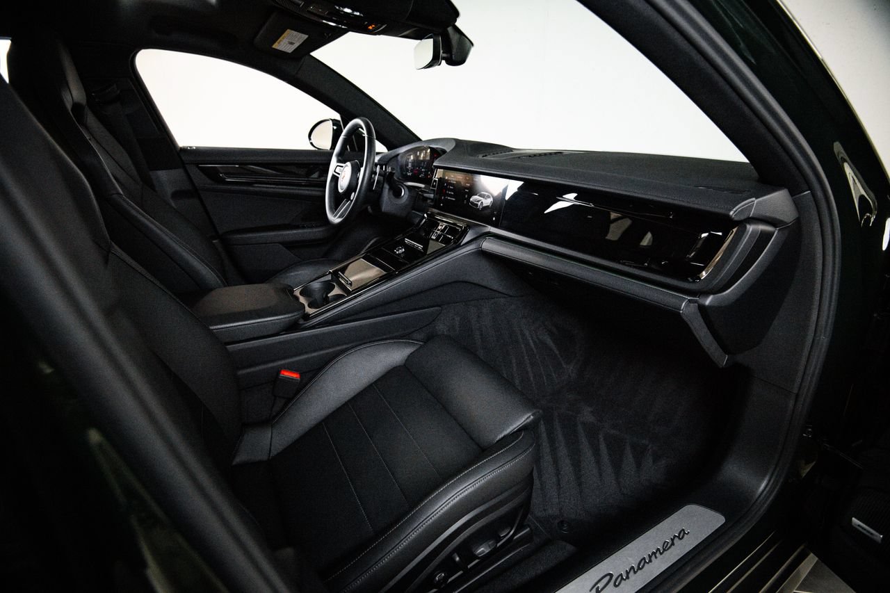 Certified 2025 Porsche Panamera image 28