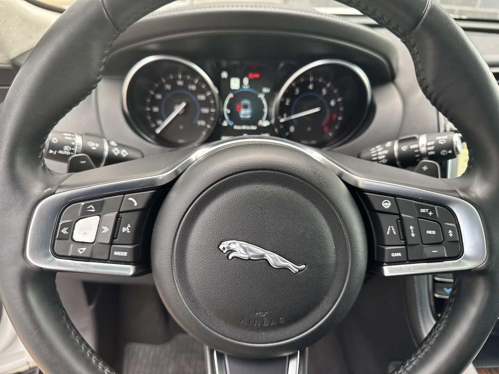 Certified 2020 Jaguar F-PACE Prestige AWD/4WD image 28