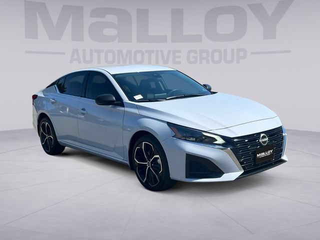 Used 2024 Nissan Altima 2.5 SR AWD/4WD image 7