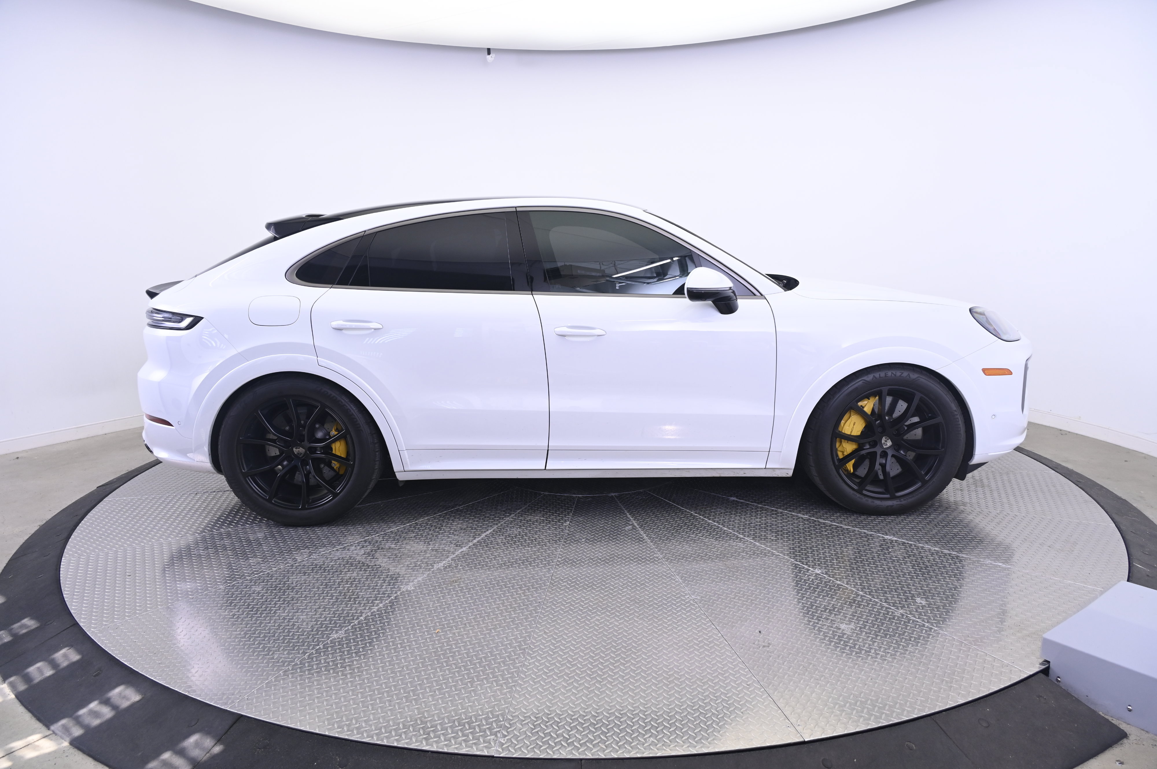 Certified 2026 Porsche Cayenne Turbo AWD/4WD image 8