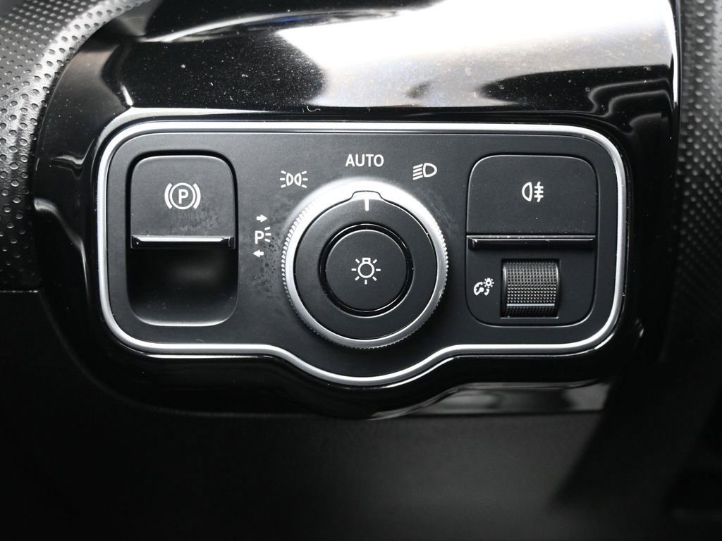 Used 2025 Mercedes-Benz CLA 250 4MATIC image 21