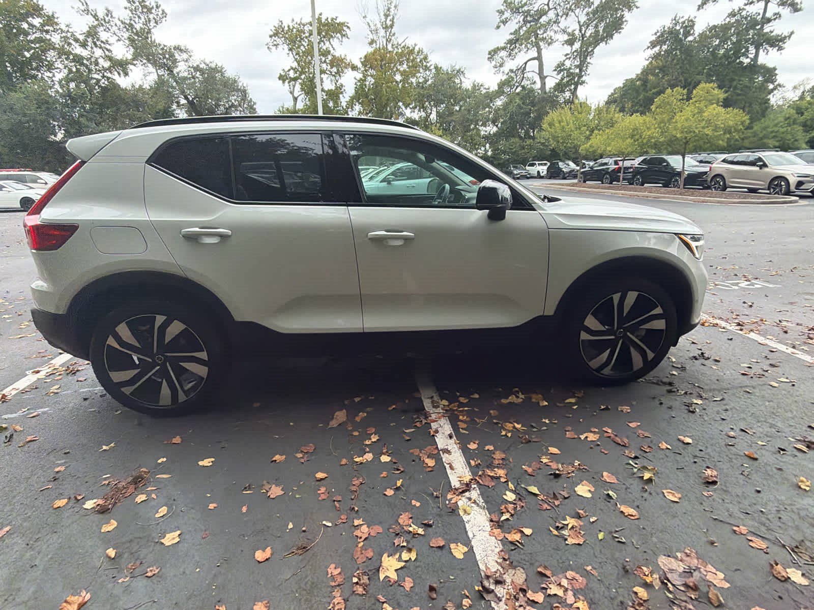 Used 2024 Volvo XC40 B5 Plus AWD/4WD image 19