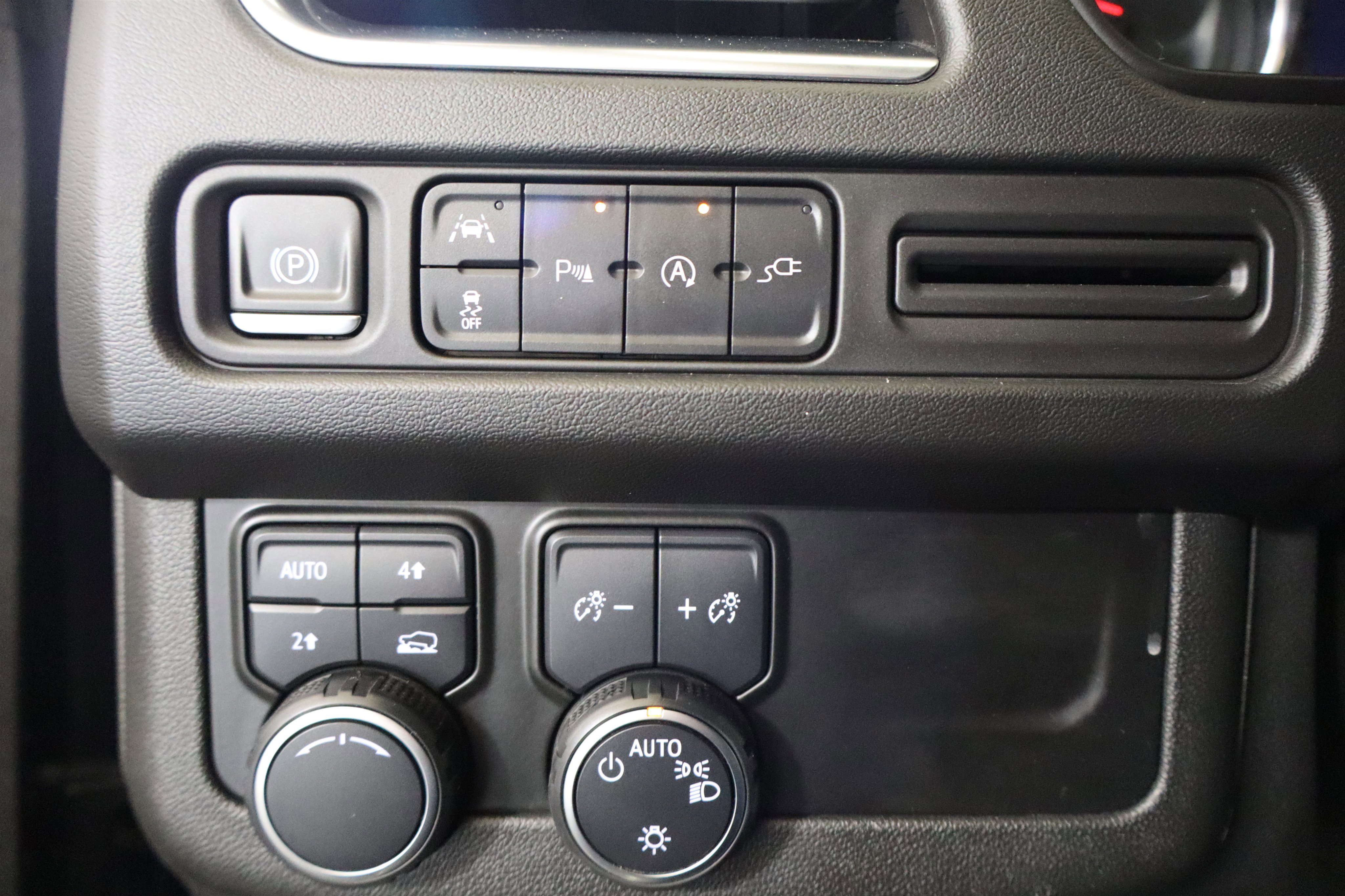 Used 2021 Chevrolet Tahoe RST w/ Luxury Package image 30