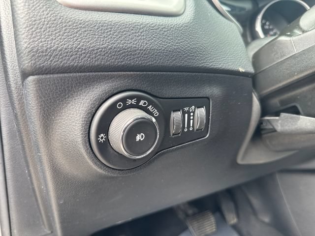 Used 2019 Jeep Compass Latitude w/ Popular Equipment Group AWD/4WD image 11