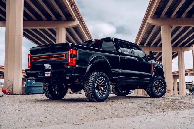 New 2026 Ford F250 Lariat w/ Black Appearance Package image 17