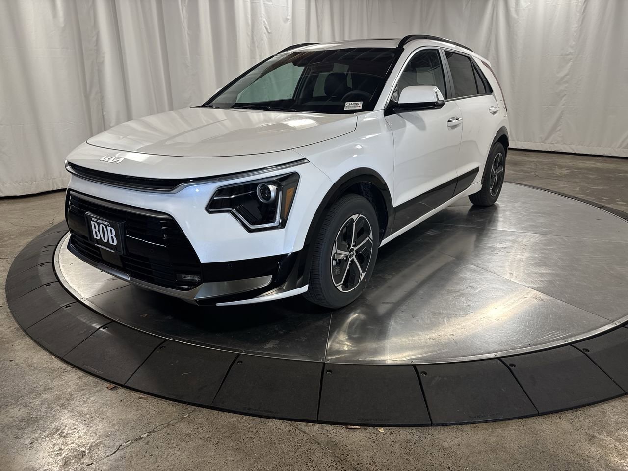 New 2025 Kia Niro SX