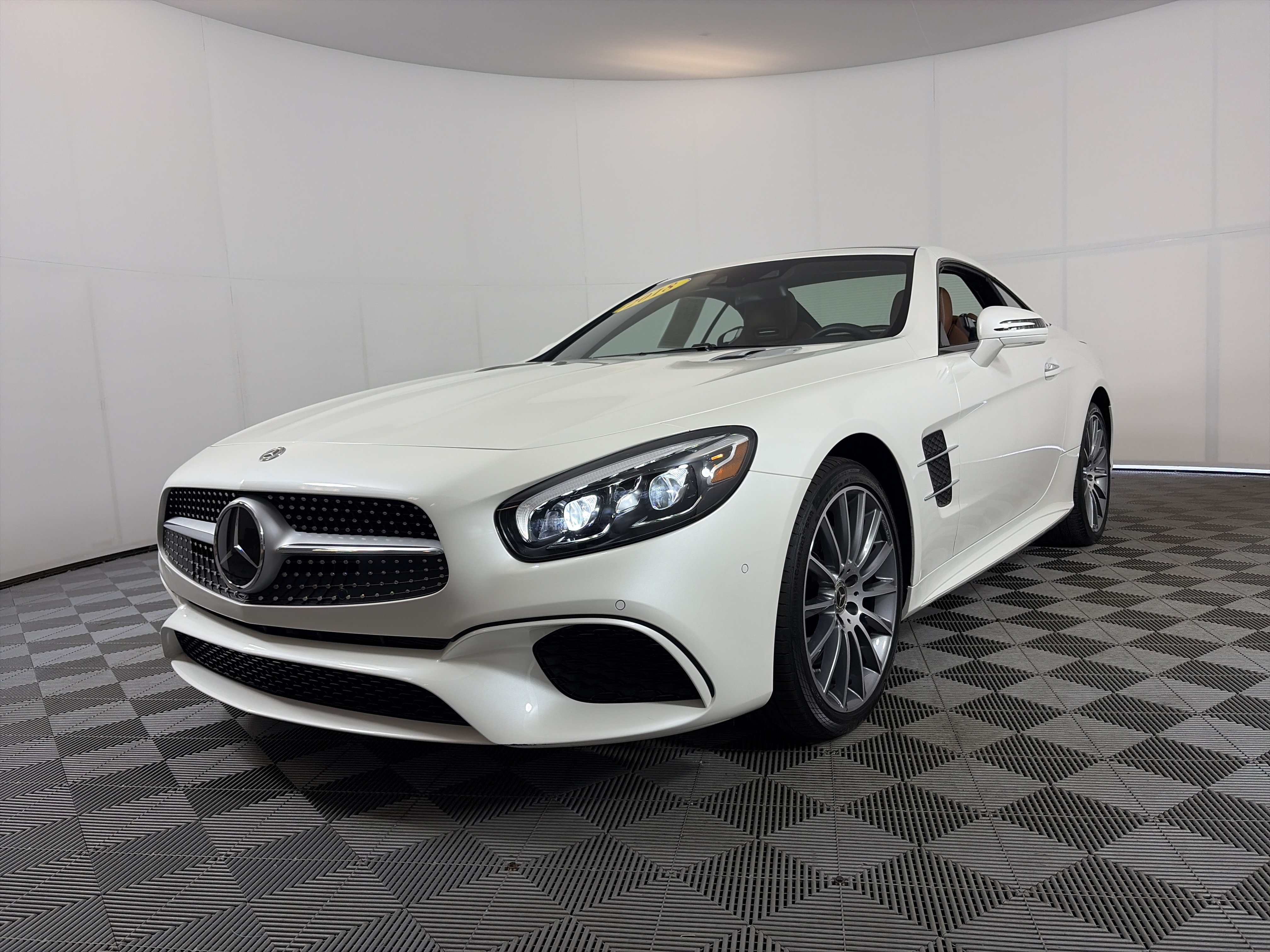 Used 2020 Mercedes-Benz SL 550 image 2