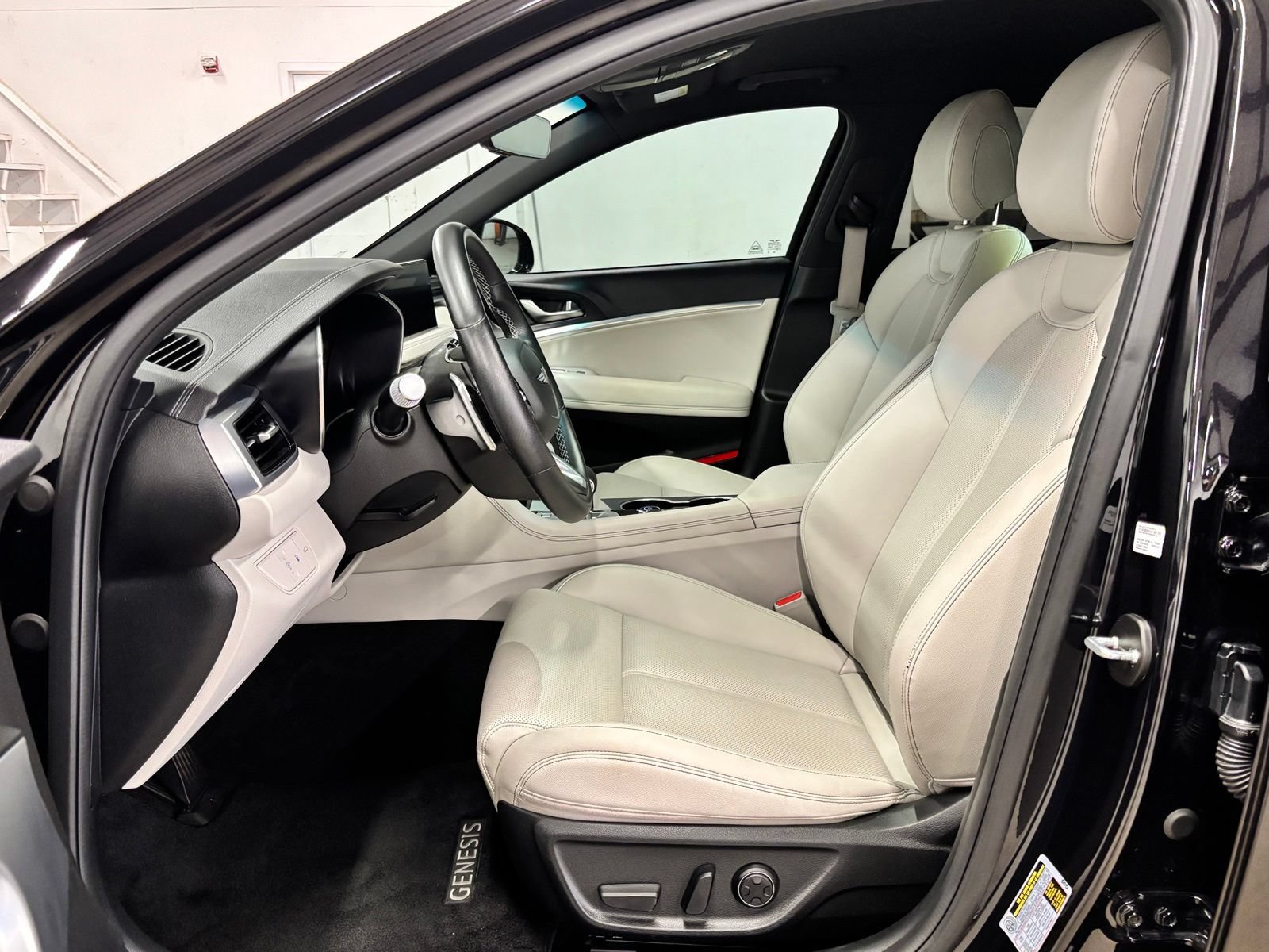 Used 2024 Genesis G70 2.5T RWD image 17