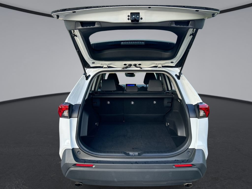Certified 2025 Toyota RAV4 XLE FWD image 29