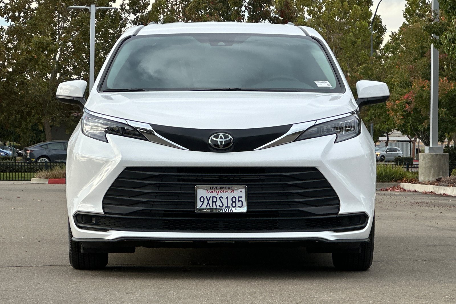 Certified 2026 Toyota Sienna LE FWD image 9