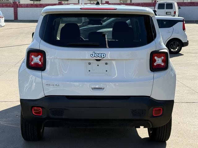 Used 2023 Jeep Renegade Latitude AWD/4WD image 5