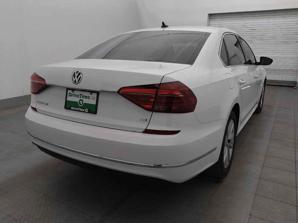 Used 2018 Volkswagen Passat 2.0T SE w/ SE Lighting Package FWD image 9