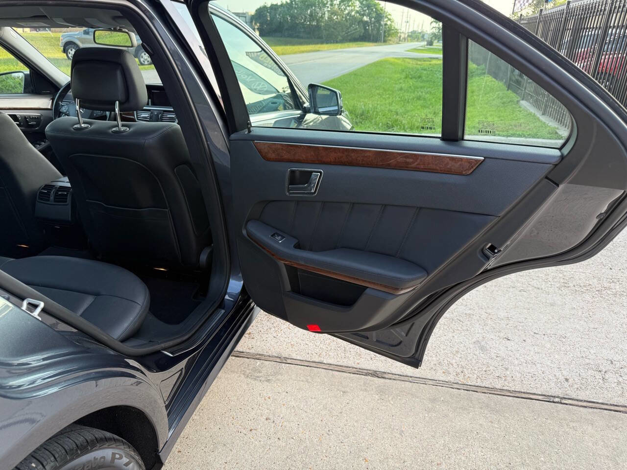 Used 2011 Mercedes-Benz E 350 BlueTEC Sedan image 22