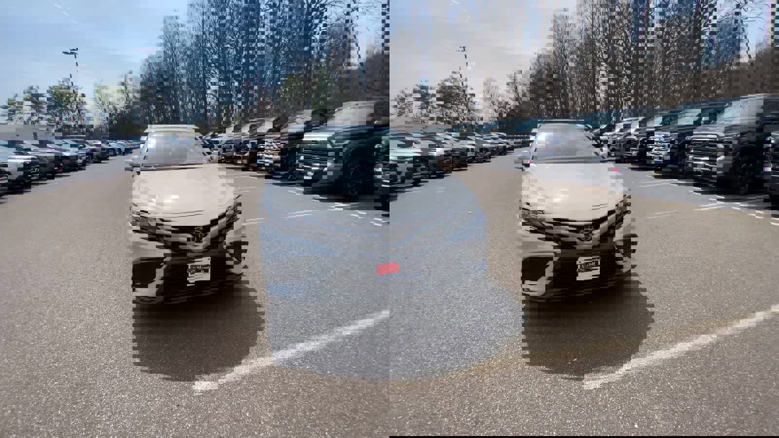 Used 2023 Toyota Camry SE w/ Cold Weather Package image 3