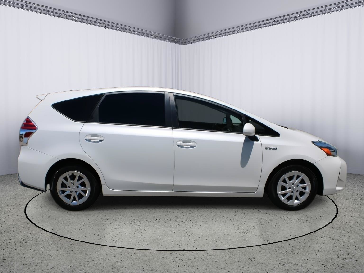 Used 2017 Toyota Prius V Three FWD image 9