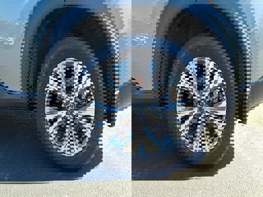 Used 2023 Nissan Rogue SV image 21