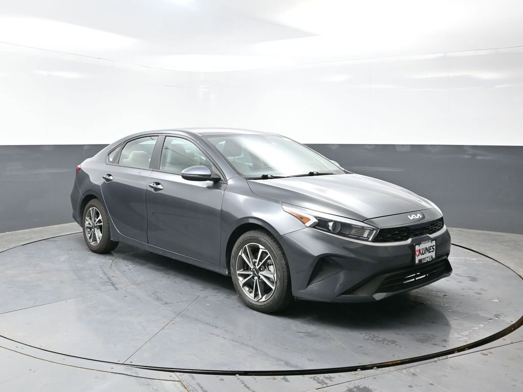Used 2022 Kia Forte LXS w/ LXS Technology Package FWD image 4