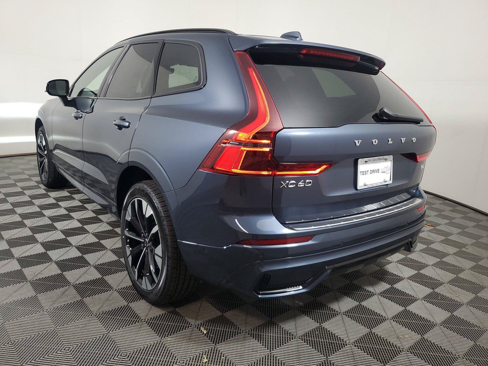 New 2027 Volvo XC60 B5 Plus AWD/4WD image 4