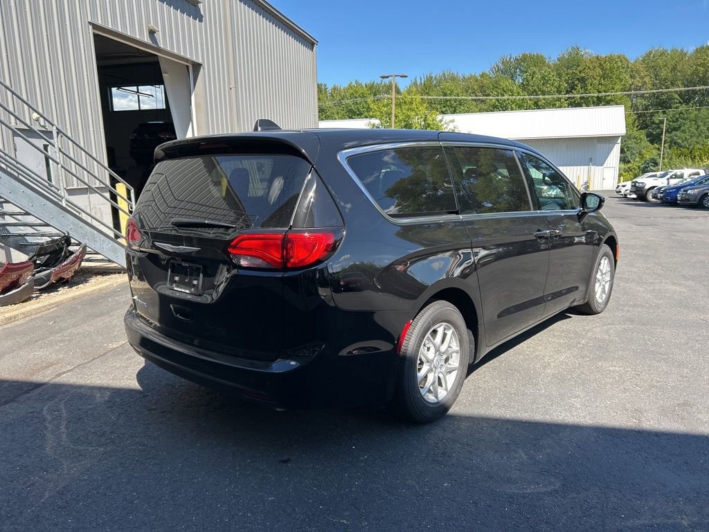 New 2026 Chrysler Voyager LX image 4