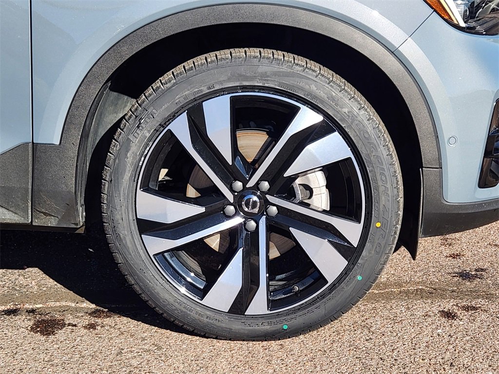 Used 2023 Volvo XC40 B5 Ultimate image 29