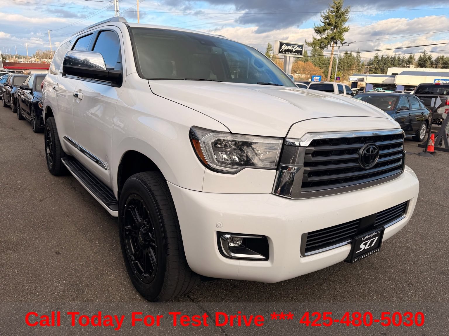 Used 2020 Toyota Sequoia Limited w/ Safety & Convenience Package AWD/4WD image 2