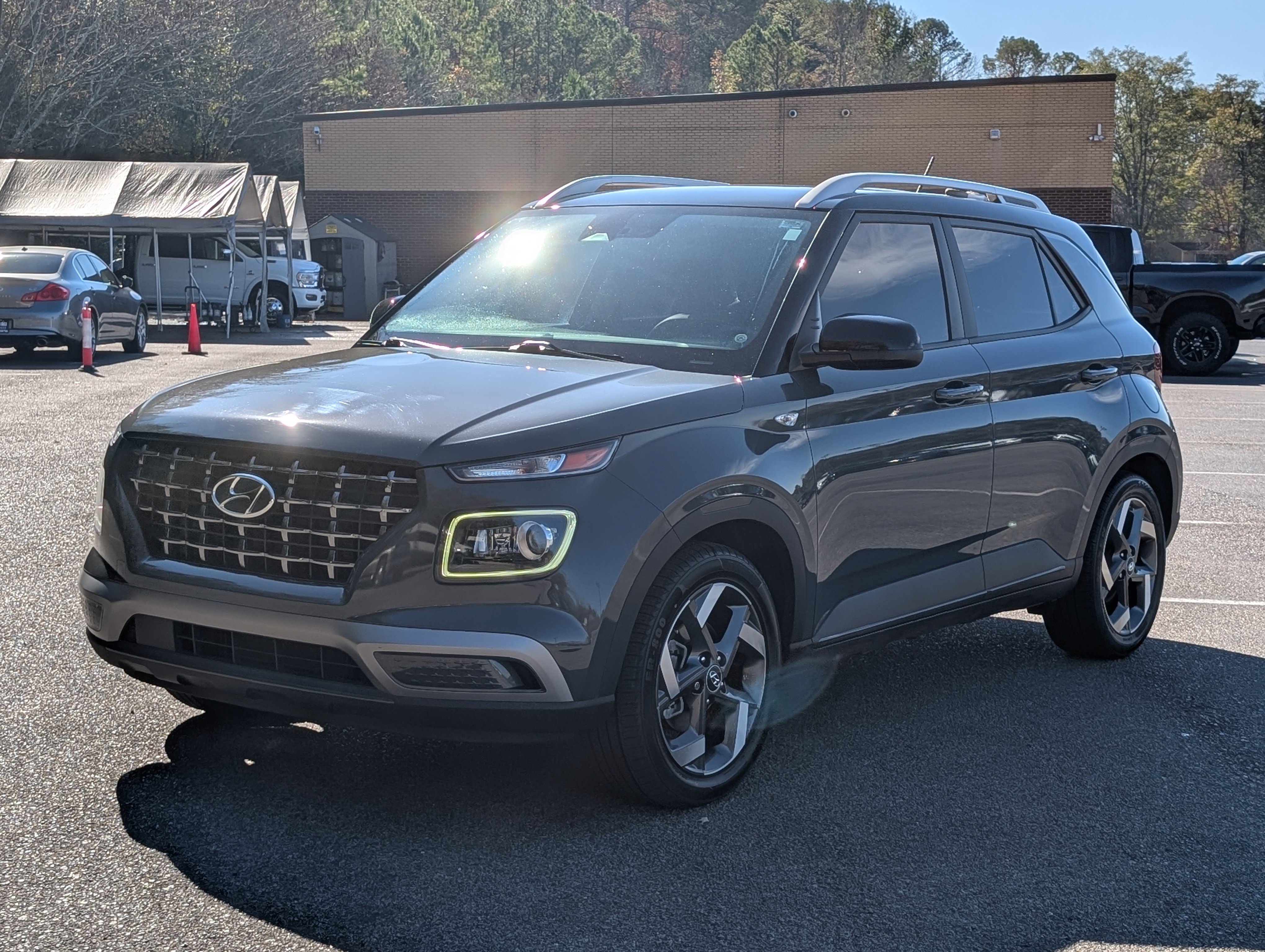 Used 2024 Hyundai Venue Limited image 5