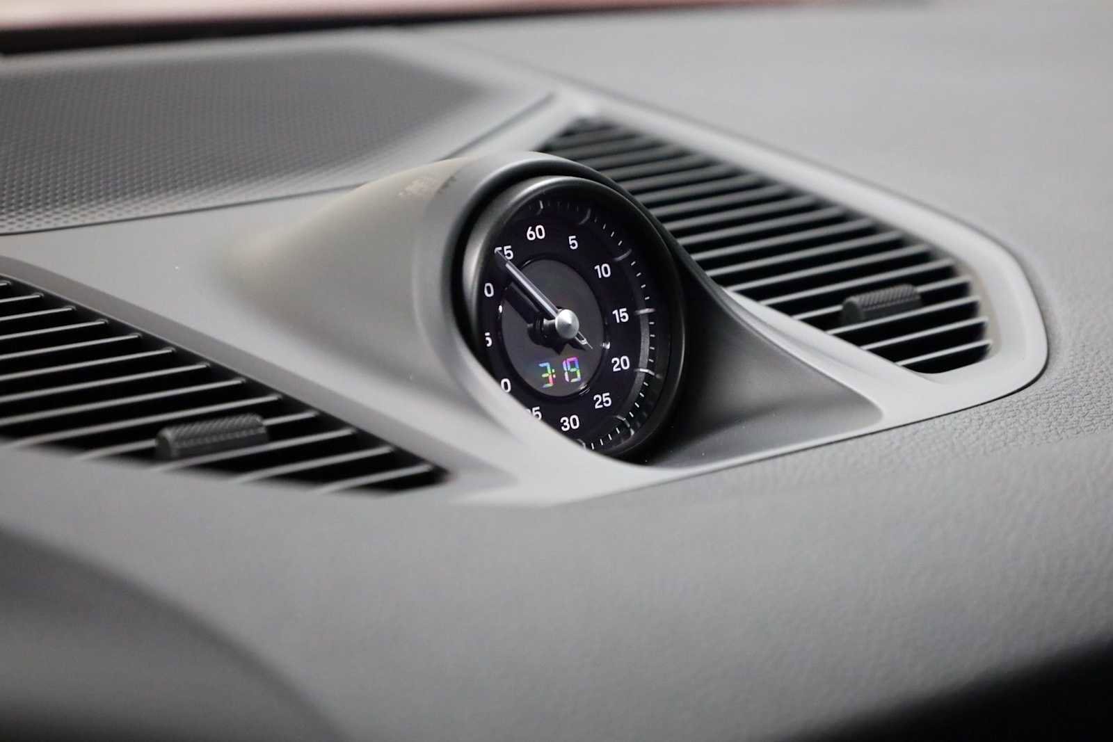 New 2025 Porsche Cayenne Coupe image 18