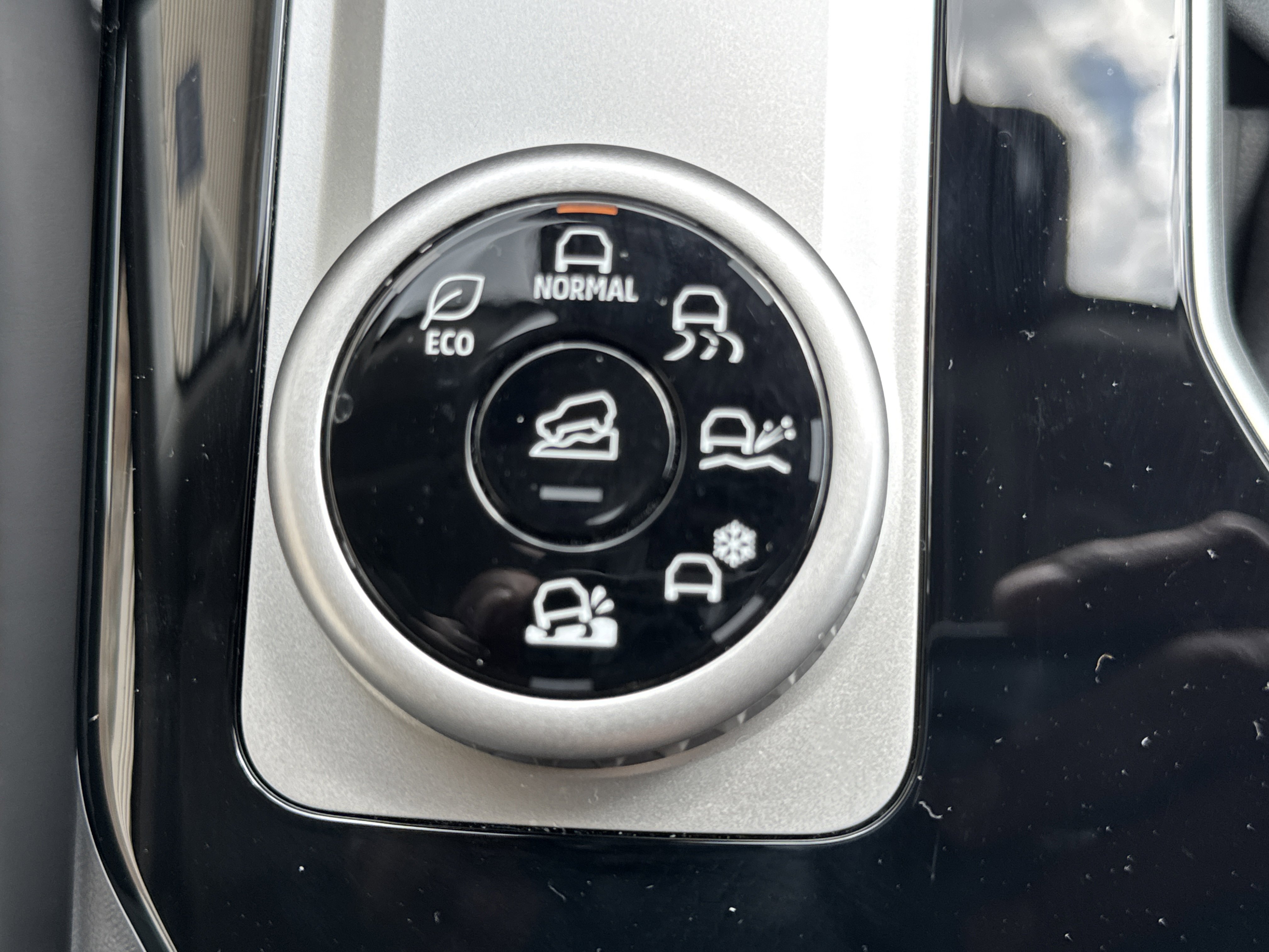 Used 2025 Mitsubishi Outlander SE AWD/4WD image 16