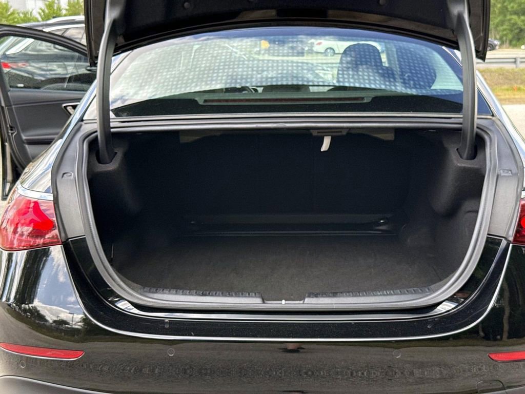 Used 2025 Mercedes-Benz E 350 Sedan image 13