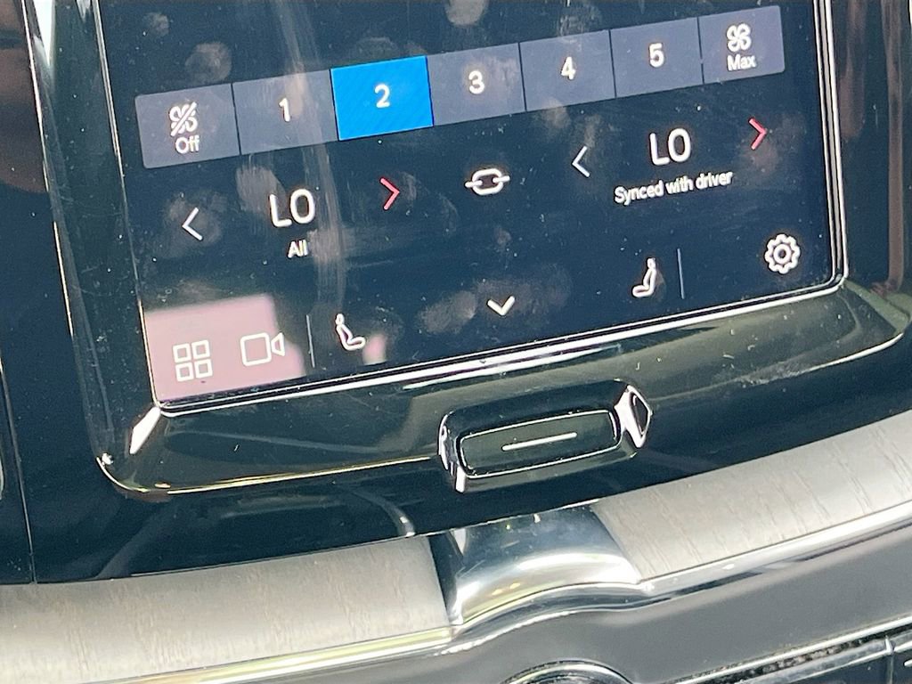 Used 2025 Volvo XC60 B5 Plus image 20