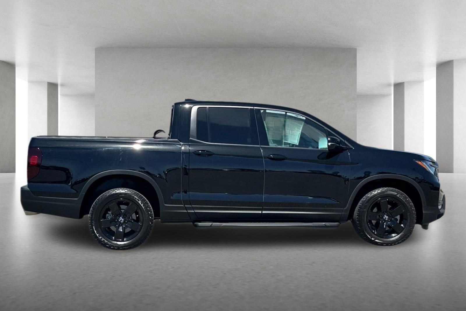 Certified 2025 Honda Ridgeline Black Edition image 3