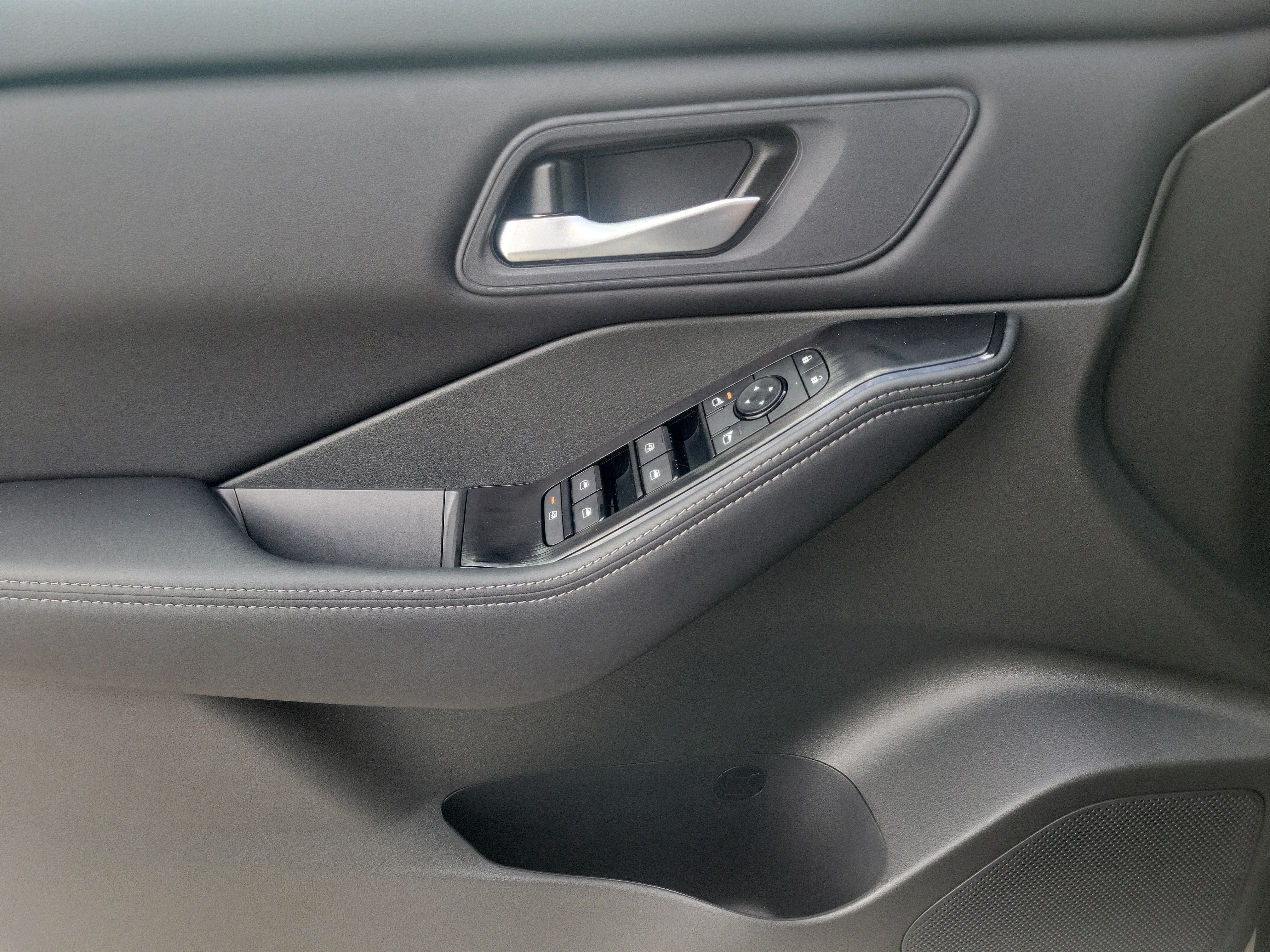 New 2027 Nissan Rogue SV FWD image 29