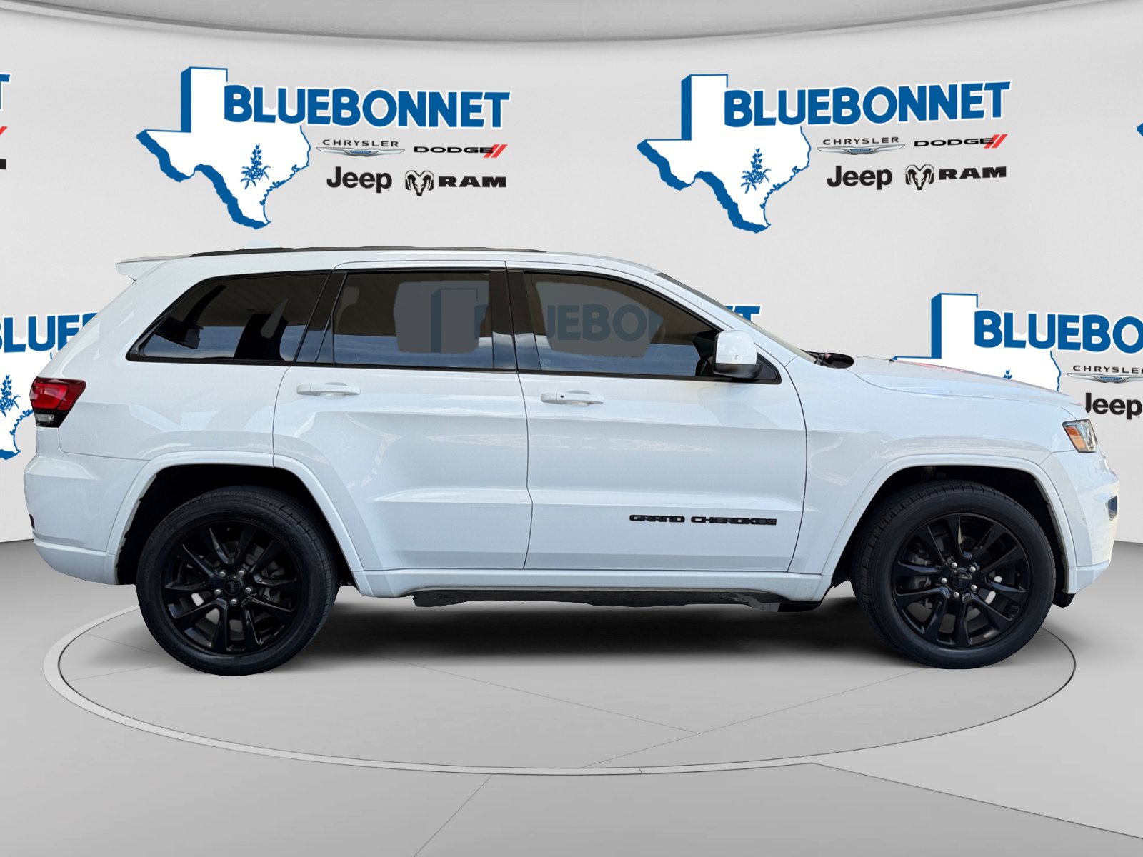 Certified 2017 Jeep Grand Cherokee Altitude RWD image 4