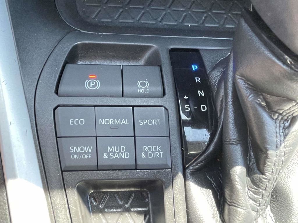 Used 2021 Toyota RAV4 XLE Premium AWD/4WD image 39