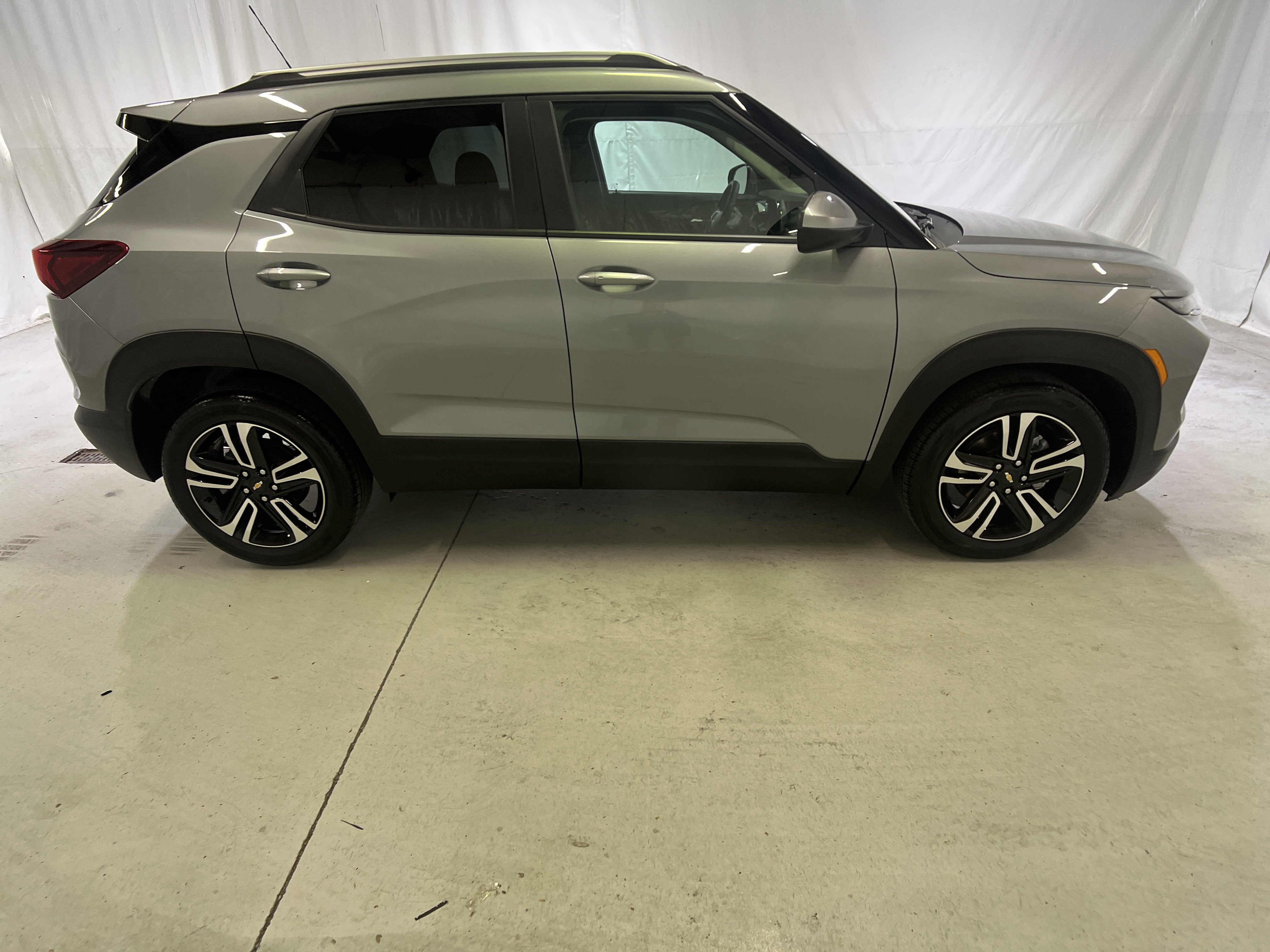 Certified 2025 Chevrolet TrailBlazer LT w/ Convenience Package FWD image 12