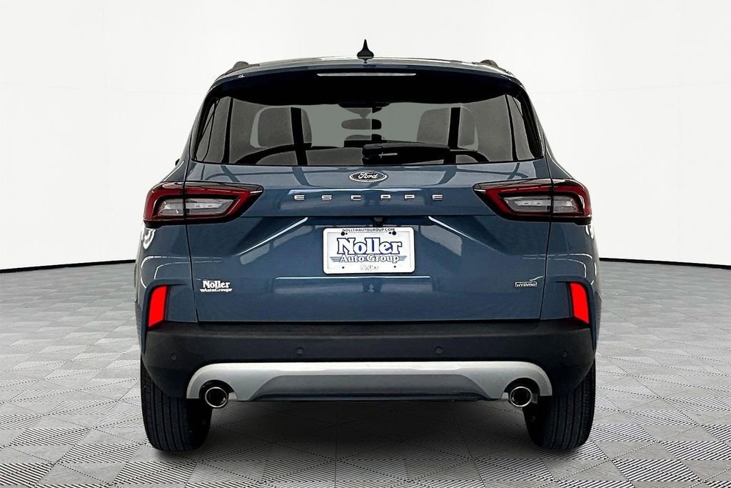 Certified 2025 Ford Escape SE image 4