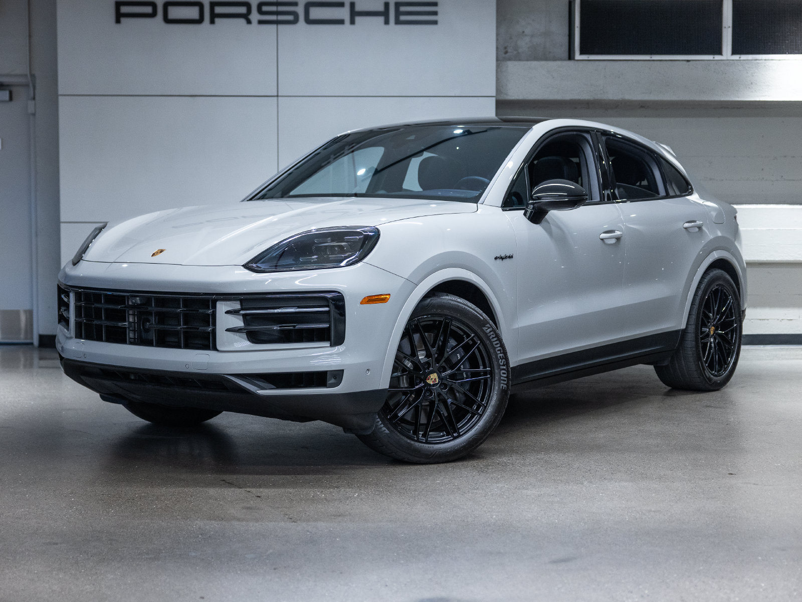 Certified 2024 Porsche Cayenne Coupe AWD/4WD image 1