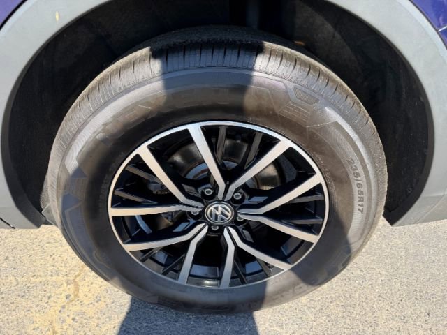 Used 2021 Volkswagen Tiguan SE w/ Panoramic Sunroof Package image 16