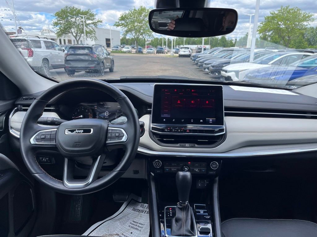 Used 2022 Jeep Compass Limited AWD/4WD image 19
